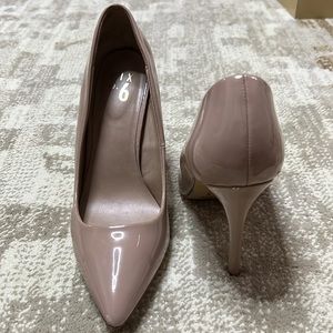 Mix No. 6 Nude Women’s Pumps.